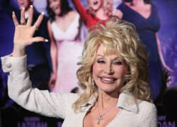 Dolly Parton  5' 0"