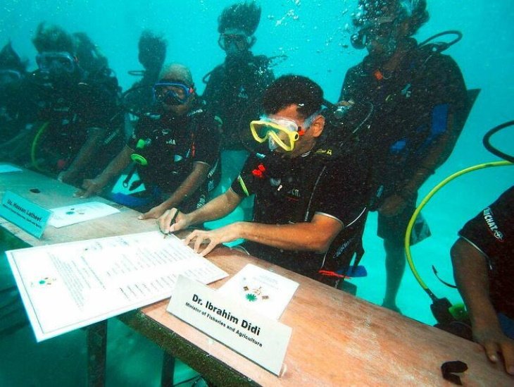 Poignant Photos The Maldivian president signing a climate change document at the world's first underwater cabinet