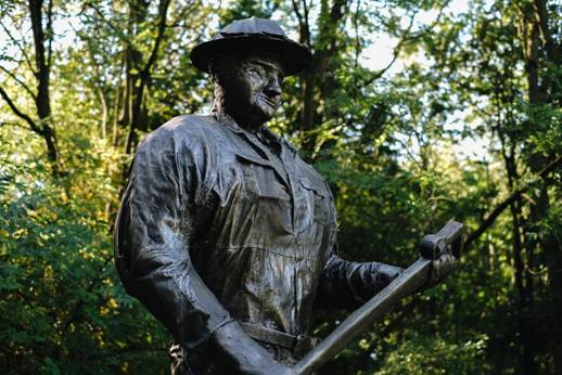 The Oil Patch Warrior statue is a tribute to the 42 Americans who came to Britain in the darkest hours of 1943 to drill top secret oil wells in and around the legendary Sherwood Forest.