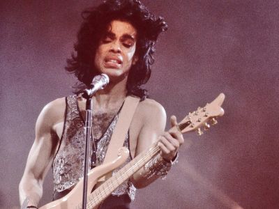 Prince performs in his "Lovesexy" tour at the